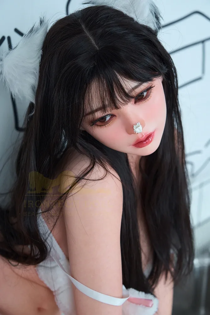 Fin S40 164cm Irontech Doll (5ft5) view 6